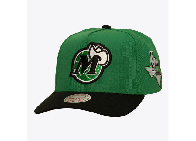 Dallas Mavericks Green/Black Hardwood Classics In the City Pro Pinch Snapback Hat
