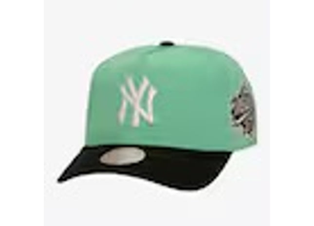 New York Yankees Mint/Black In the City Pro Pinch Snapback Hat