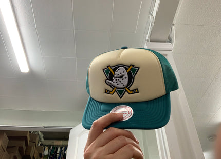 Men Anahiem ducks vintage trucker snap