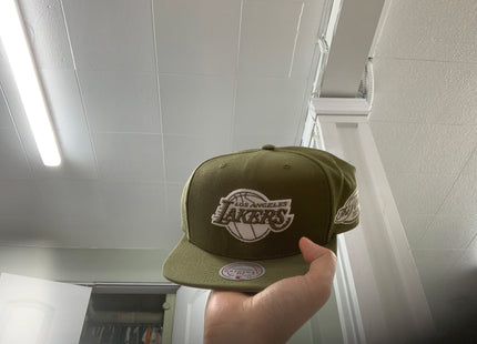 Men Los Angeles lakers olive snap back